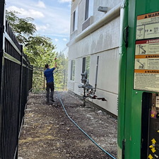 Hilton-Inn-stucco-soft-washing 2